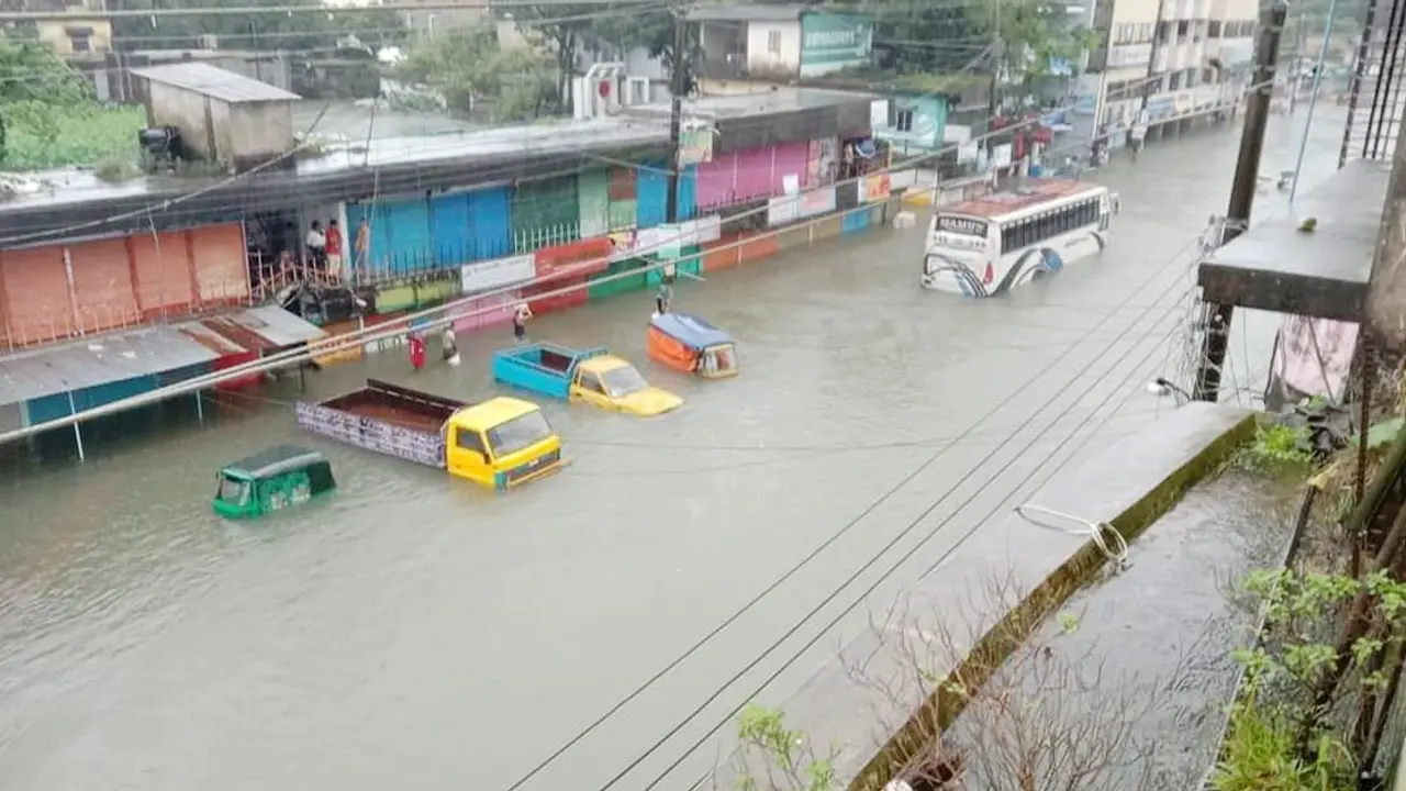 সিলেটে দিশেহারা বানভাসি মানুষ, উদ্ধারে সেনাবাহিনী