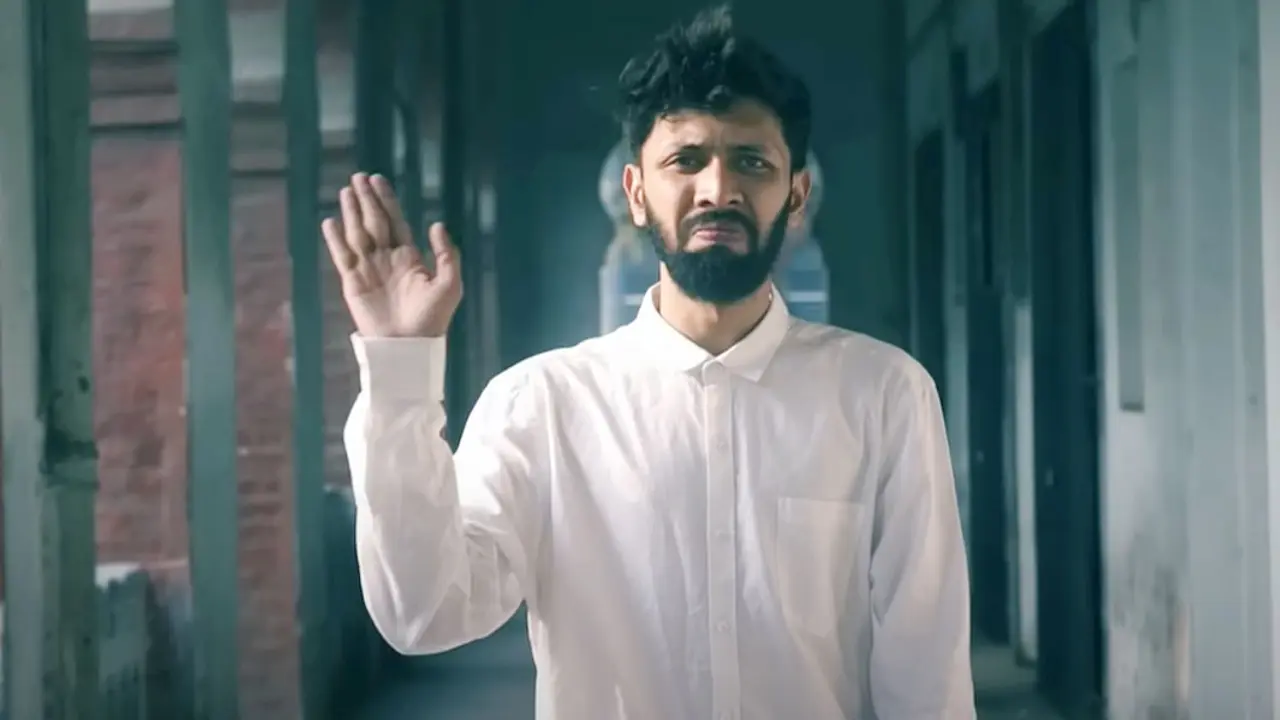 ‘বেকারের চিঠি’ প্রকাশ করে প্রশংসায় ভাসছেন তবীব