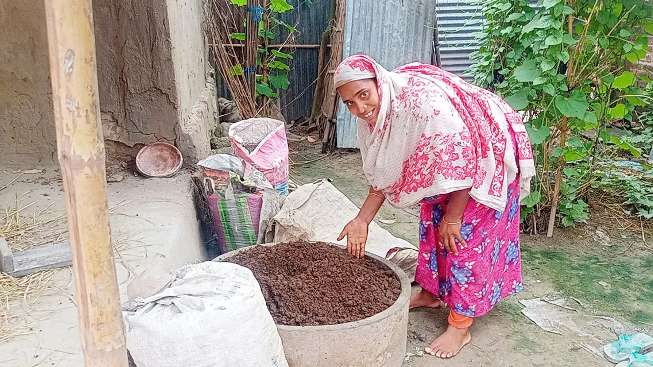 কেঁচো সারে এক গ্রামের ৬০ পরিবারের ভাগ্য বদল
