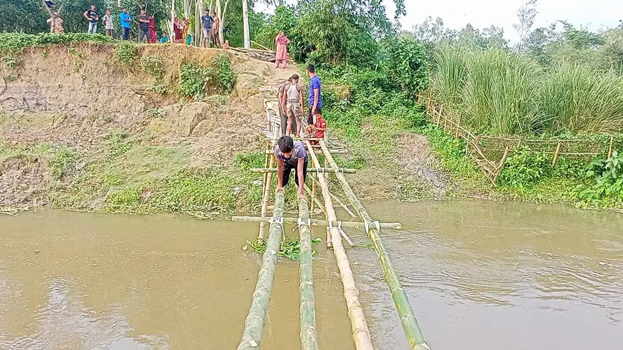 থমকে গেছে হাজারো মানুষের জীবনযাত্রা