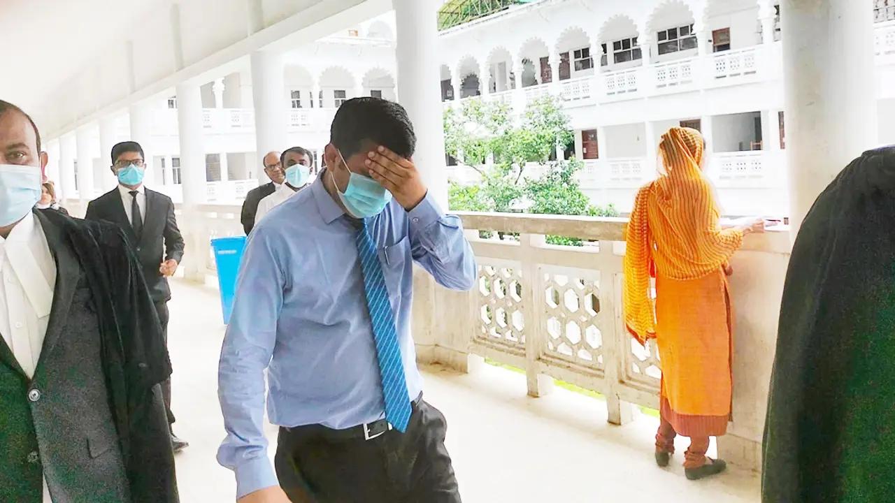 আপনার আচরণ সভ্য রাষ্ট্রের জন্য কলঙ্ক : ইউএনওকে হাইকোর্ট