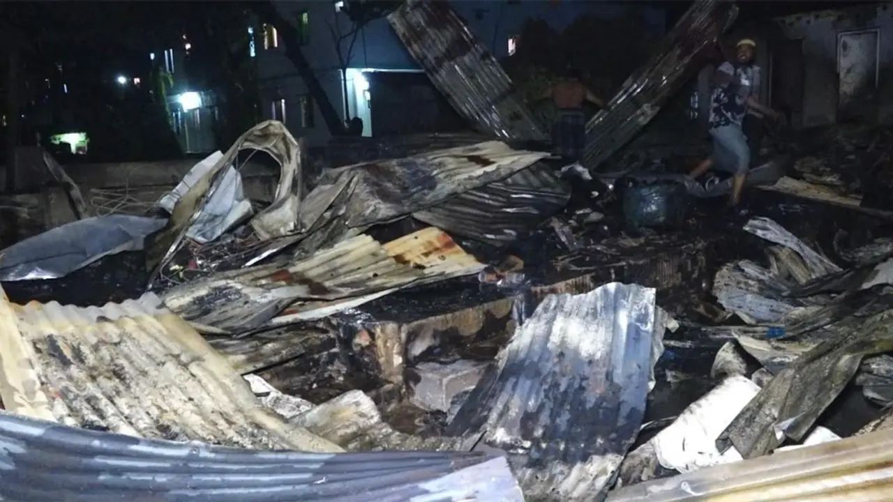 চট্টগ্রামের হালিশহরে আগুনে ৫০টি বসতঘর পুড়ে ছাই