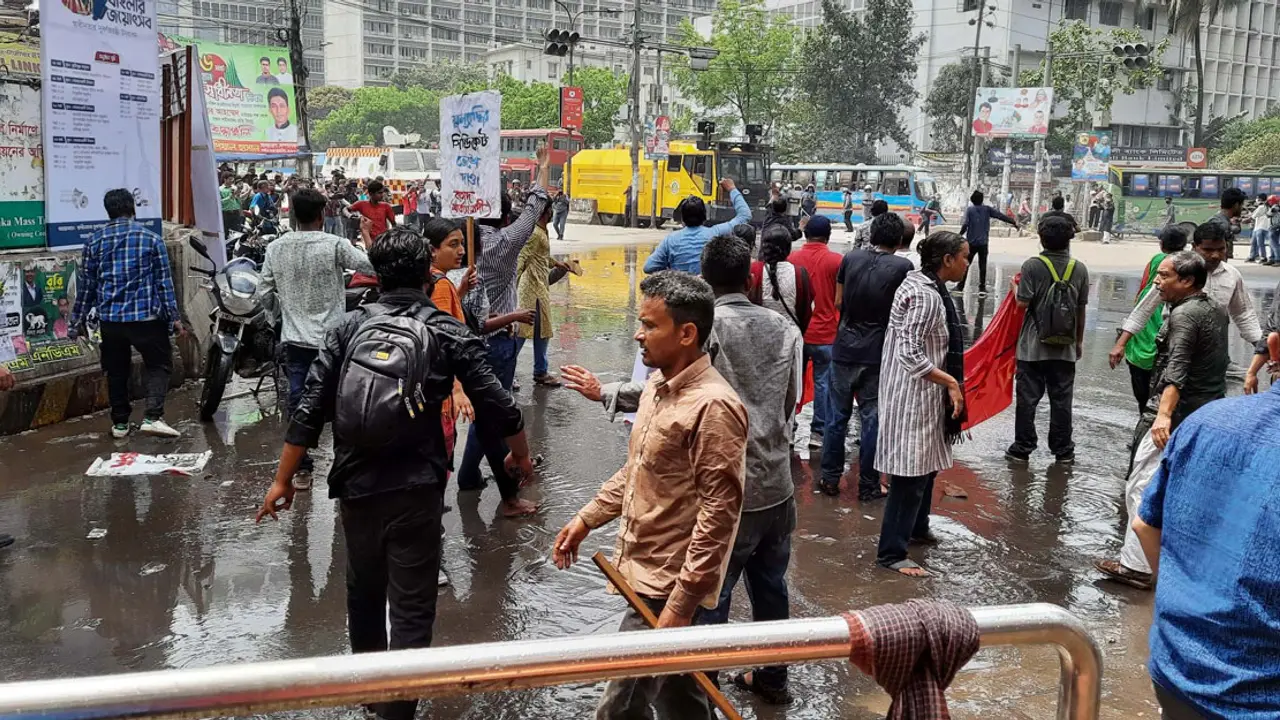 বাম জোটের কর্মসূচিতে পুলিশের লাঠিচার্জ