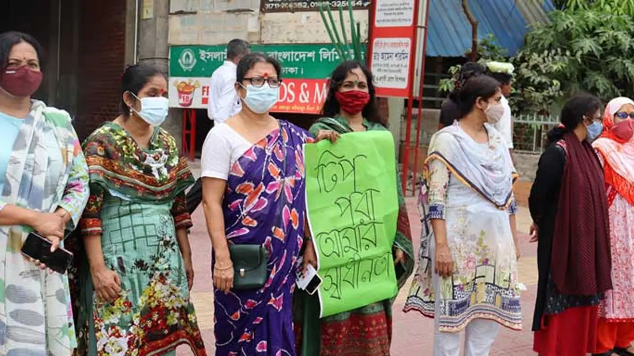 টিপ নিয়ে হেনস্তাকারীকে শনাক্ত করেছে পুলিশ