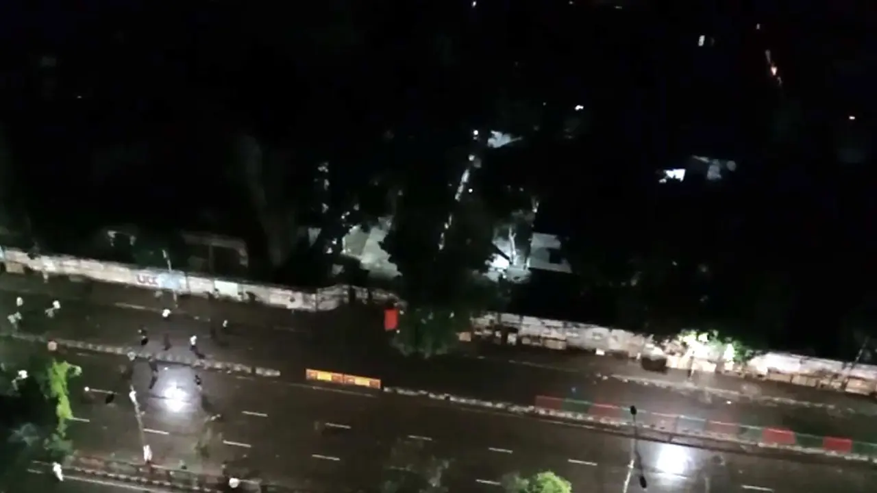 ঢাকা কলেজের সামনে ছাত্রলীগের সংঘর্ষে আহত ১৫
