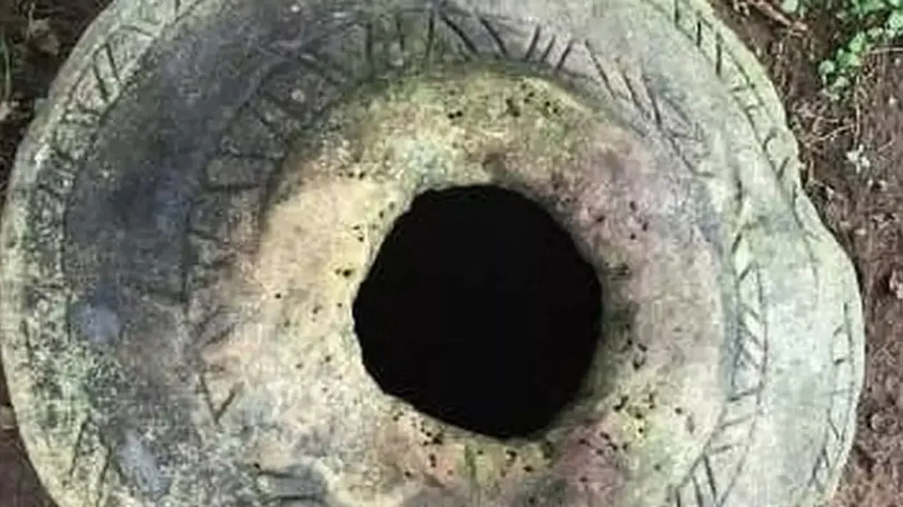 ‘রহস্যময়’ পাথরের পাত্র মিলল আসামে