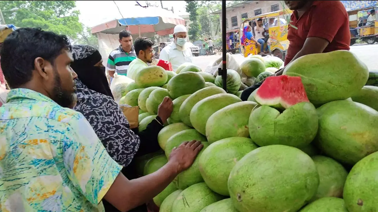 ১৩০ টাকার তরমুজ ৫০০ টাকা