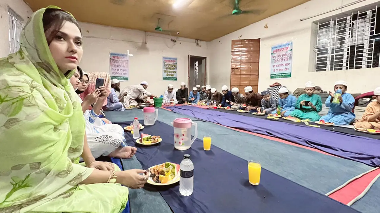 এতিমদের সঙ্গে ইফতার করলেন নায়িকা ববি