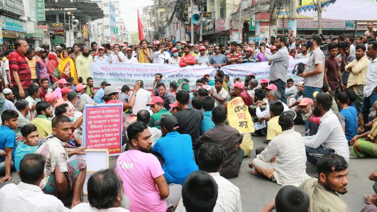 রিকশা-ইজিবাইক বন্ধ করলে বেকার হবে এক কোটি মানুষ