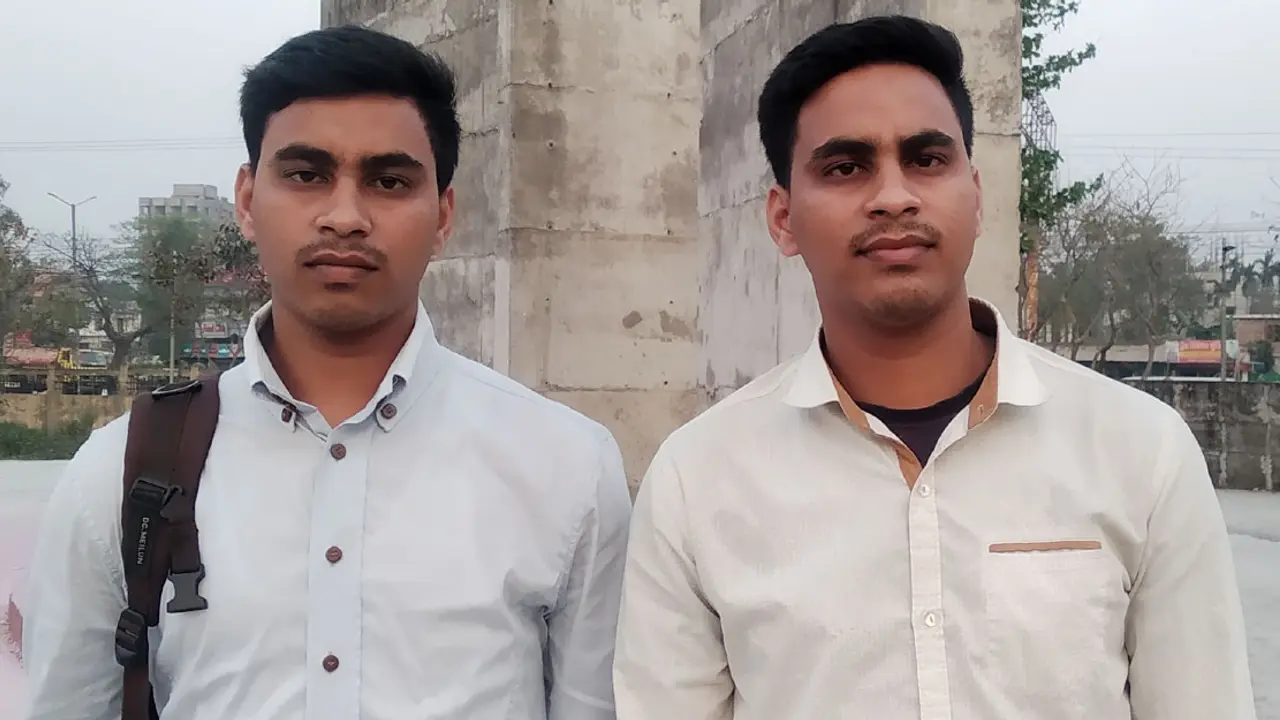 একই বিশ্ববিদ্যালয়ের একই বিভাগের ছাত্র যমজ দুই ভাই