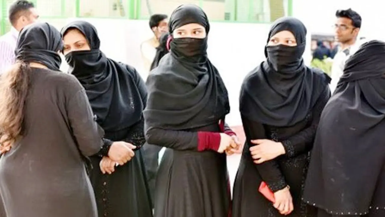 বোরকা পরে আসায় পরীক্ষায় বসতে পারেননি ছাত্রী