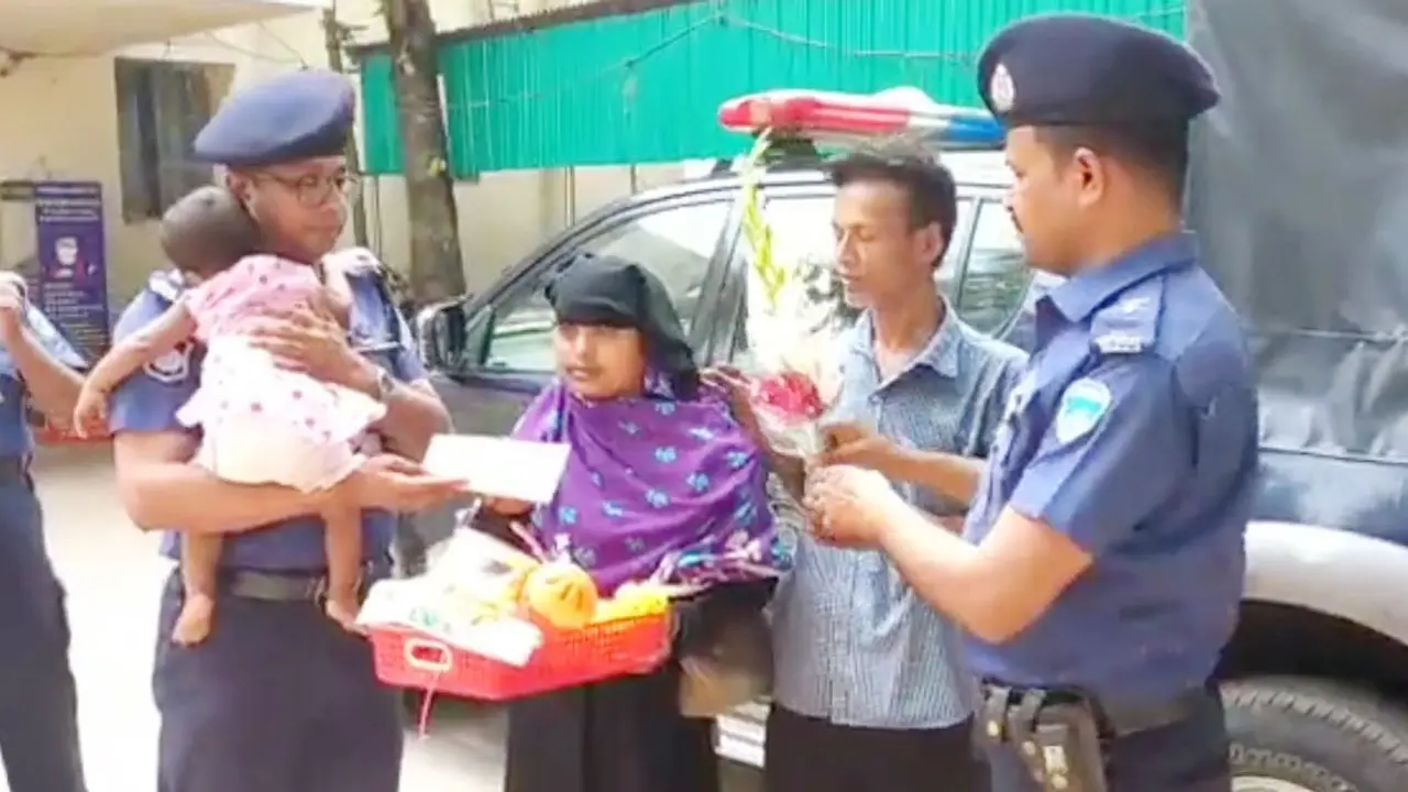 মায়ের কোলে ফিরল লাখ টাকায় বিক্রি হওয়া মিনা