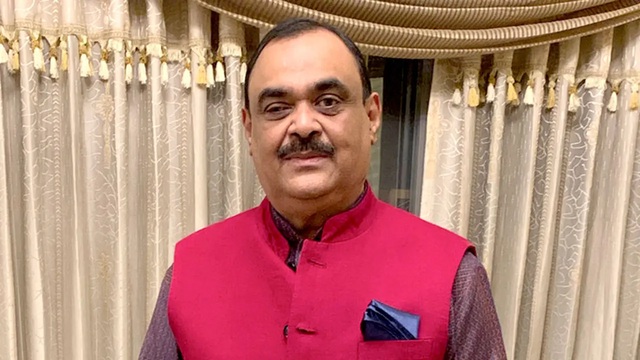 ২৪ বছর মন্ত্রী-এমপিদের কাছাকাছি ছিলেন আশিষ, ছিল এসবি ভেরিফাইড পাস