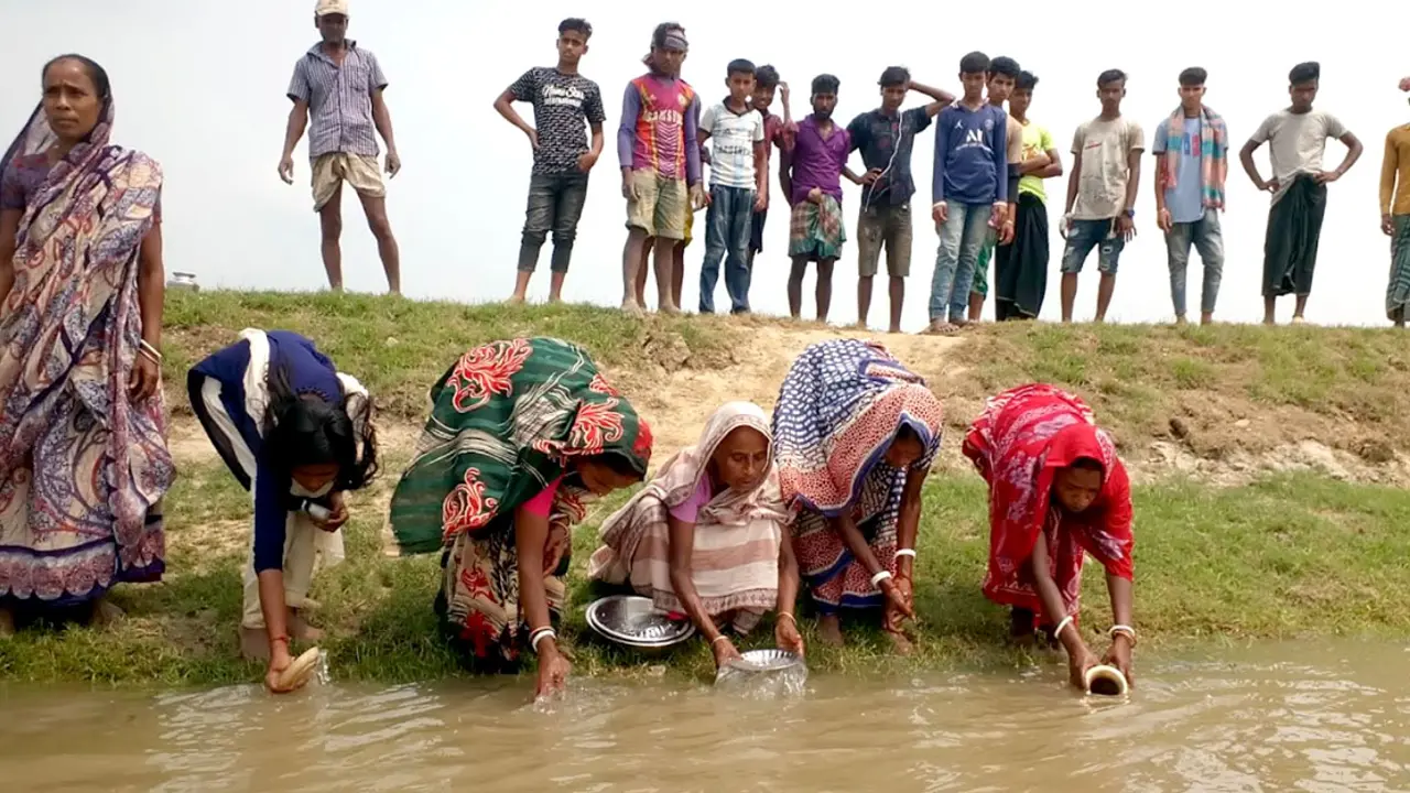 ফসল রক্ষার প্রার্থনায় হাওরপাড়ের মানুষ