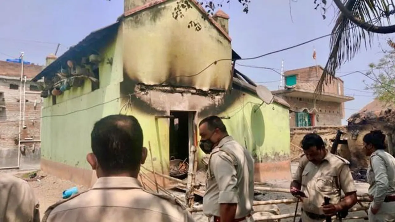 পশ্চিমবঙ্গে সহিংসতা : পেটানোর পর আগুনে পোড়ানো হয় ৮ জনকে