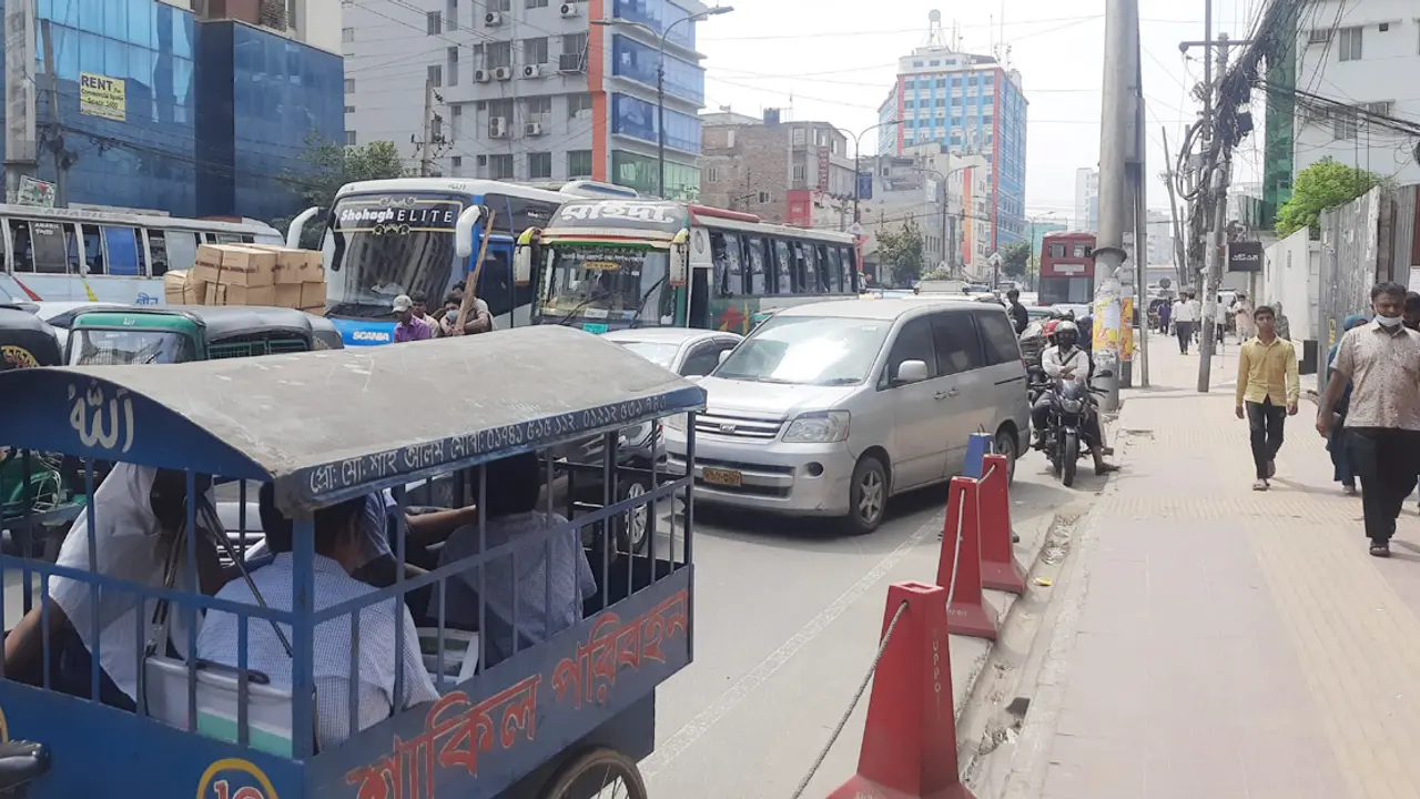 সকাল থেকেই যানজটে নাকাল রাজধানীবাসী