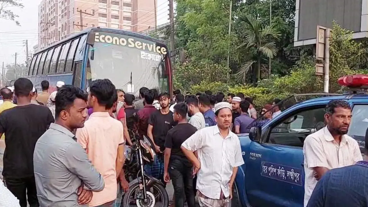 রাতে বাসে ঘুমিয়ে ছিলেন সুপারভাইজার, সকালে পাওয়া গেল রক্তাক্ত দেহ