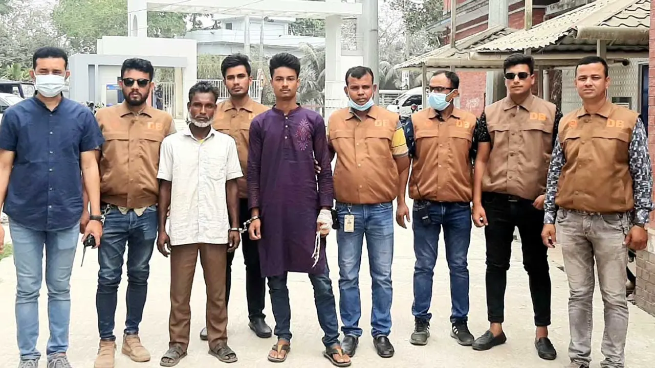 বড় ভাইয়ের অনৈতিক সম্পর্কের বলি ছোট ভাই, গ্রেপ্তার ২