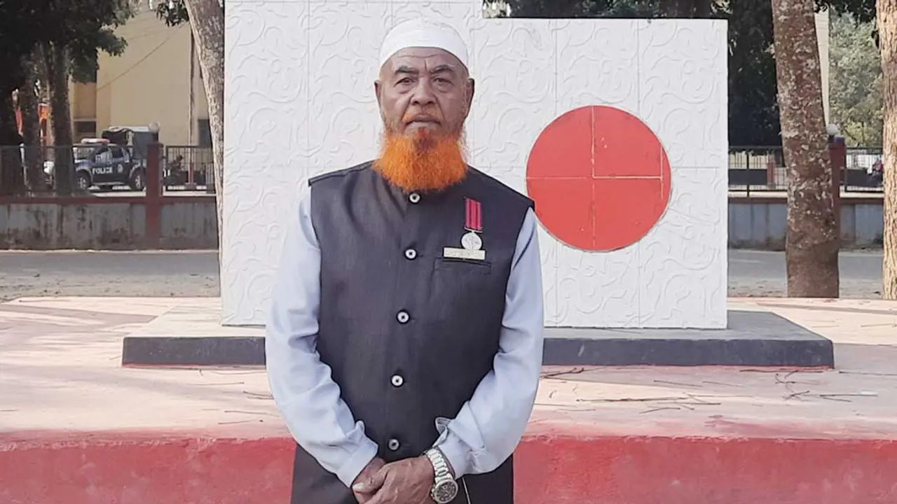 গুলি খেয়ে লাশের স্তূপে পড়ে থাকি, বৃষ্টির ফোঁটায় তৃষ্ণা মেটাই