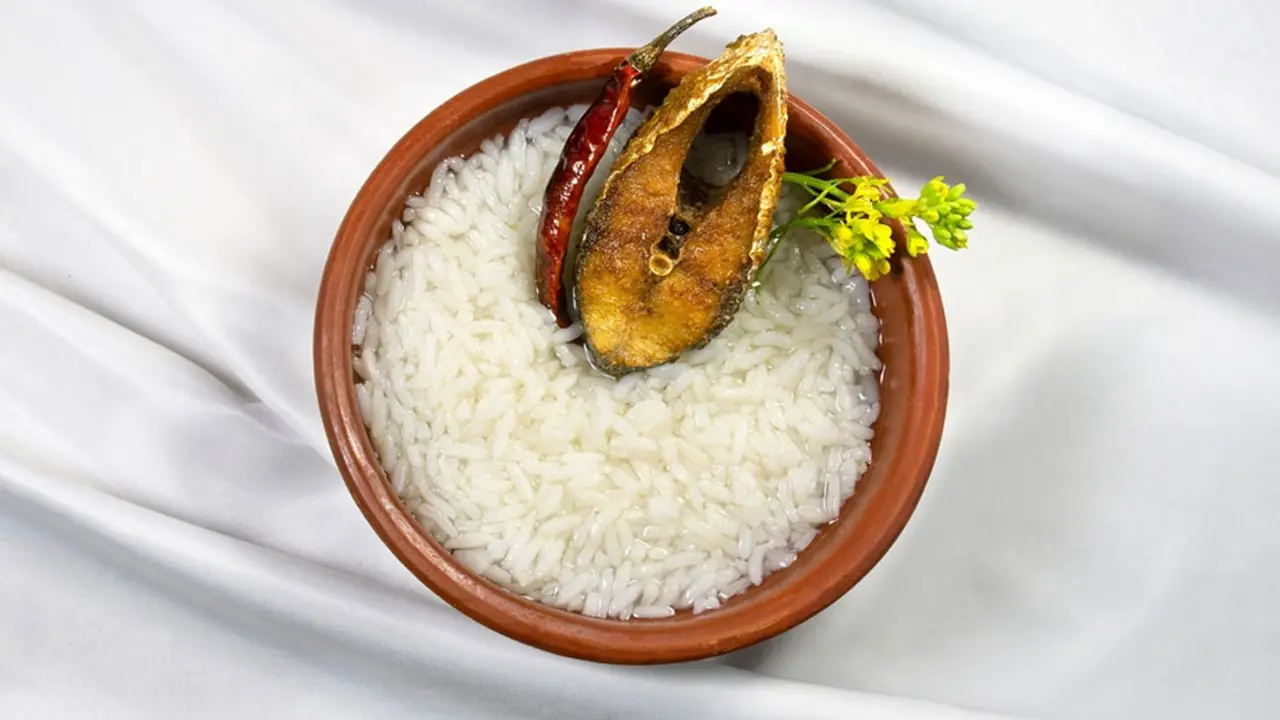 গরমে পান্তা ভাত খাওয়ার উপকারিতা