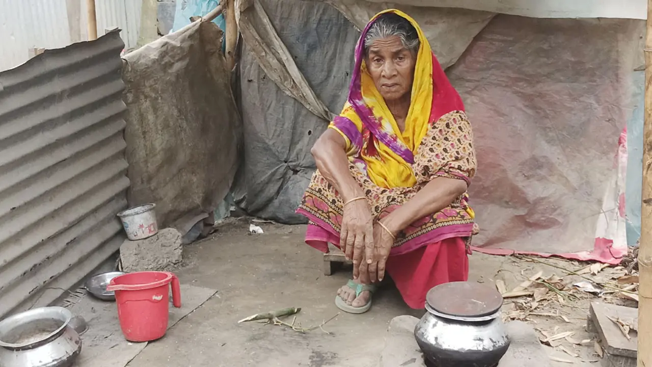 ৪ হাজার টাকা দিয়েও সাফিয়ার ভাগ্যে জোটেনি বয়স্ক ভাতার কার্ড