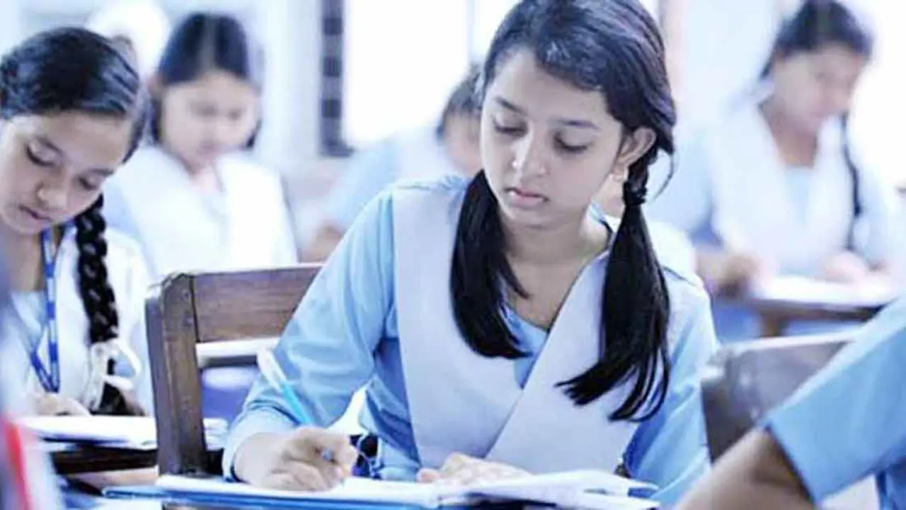 ২০ এপ্রিল পর্যন্ত খোলা স্কুল-কলেজ, সপ্তাহে ছুটি দুই দিন