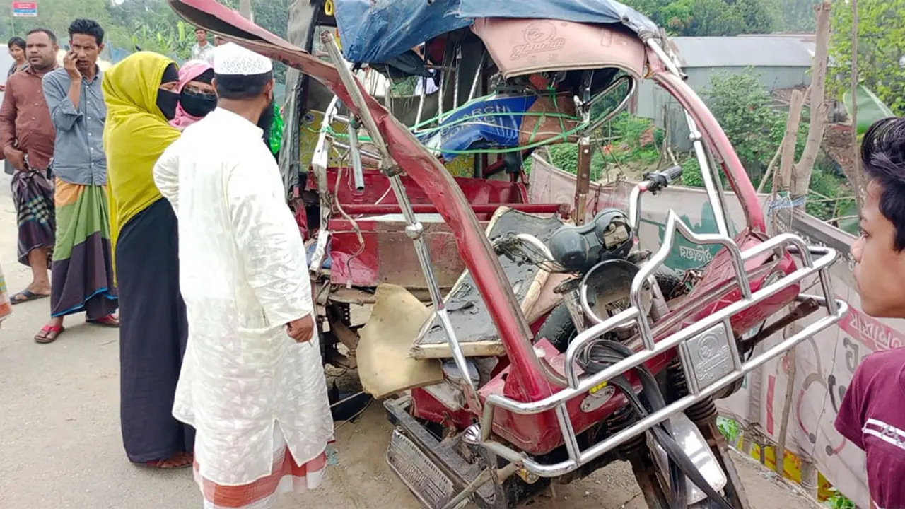 টাঙ্গাইলে পিকআপ-অটোরিকশা সংঘর্ষে নিহত ২