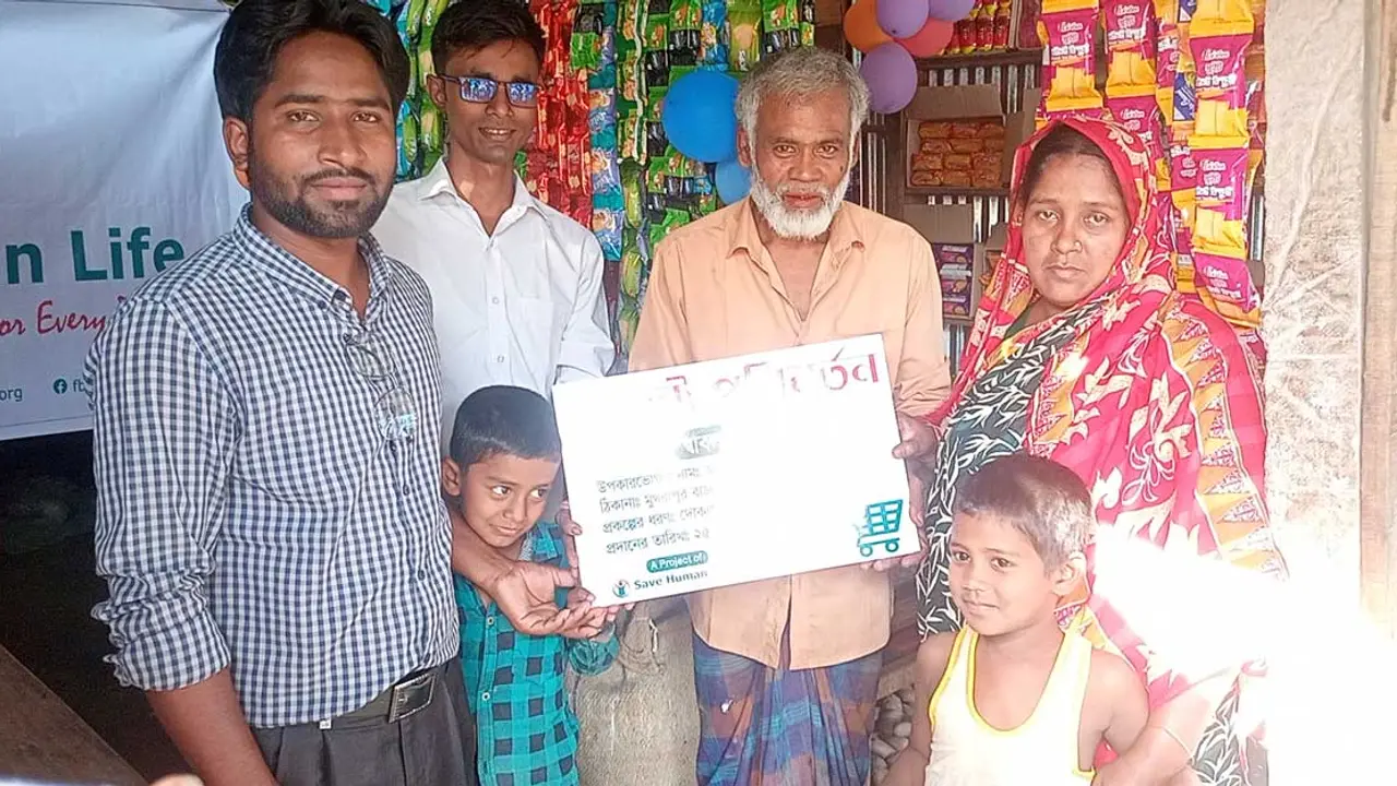 সেই হোটেল মালিকের পাশে সেভ হিউম্যান লাইফ