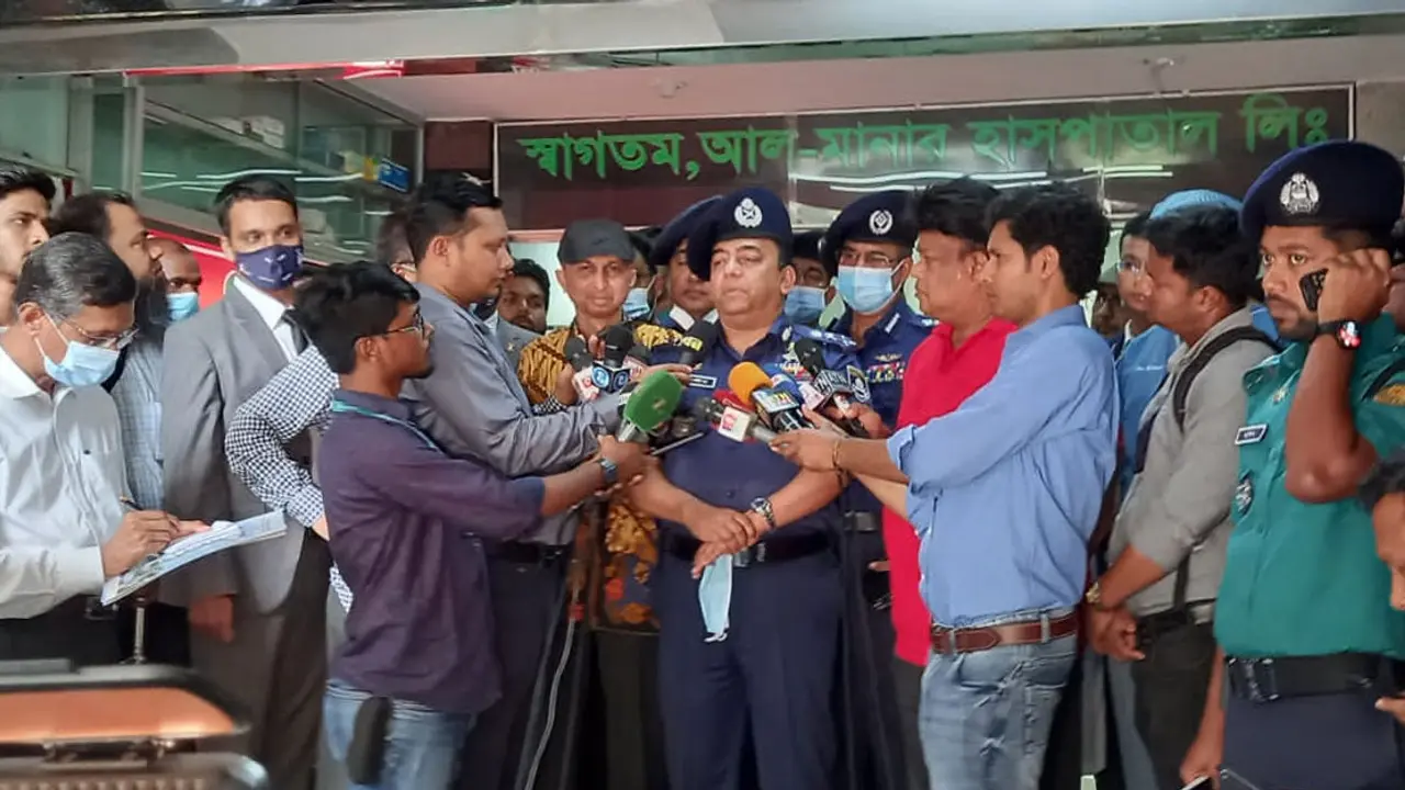 সেই কনস্টেবলকে দেখতে হাসপাতালে আইজিপি