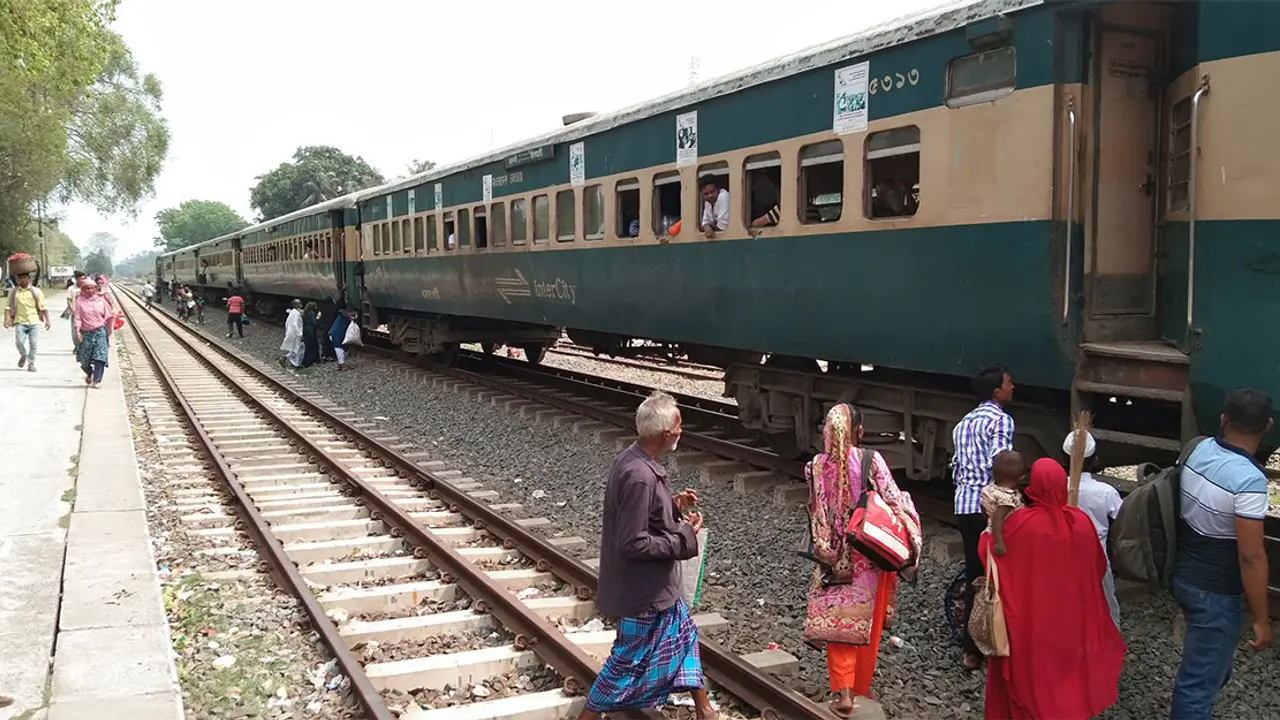 রেফারেন্স দিয়ে ট্রেনে সুবিধা পাবেন না কেউ