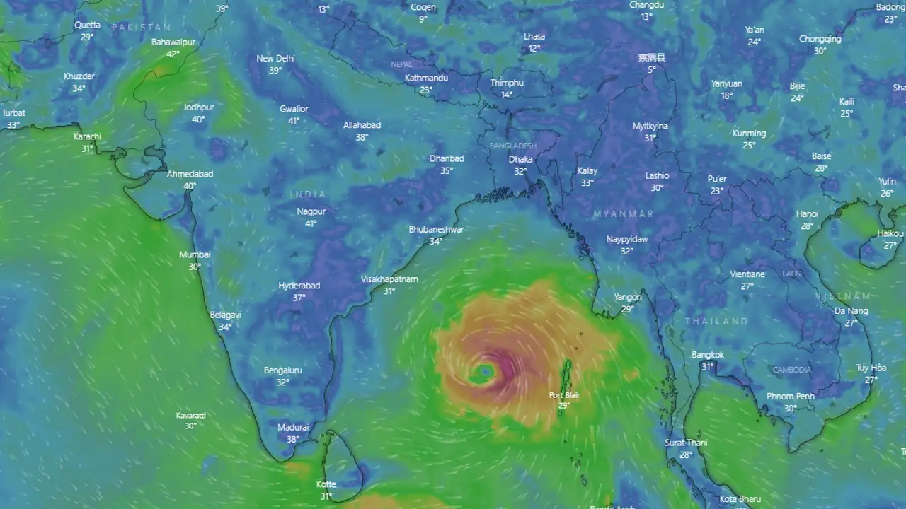 ঝড়ে রূপ নিয়েছে ‘অশনি’, গতিপথ ভারতের উড়িষ্যার দিকে