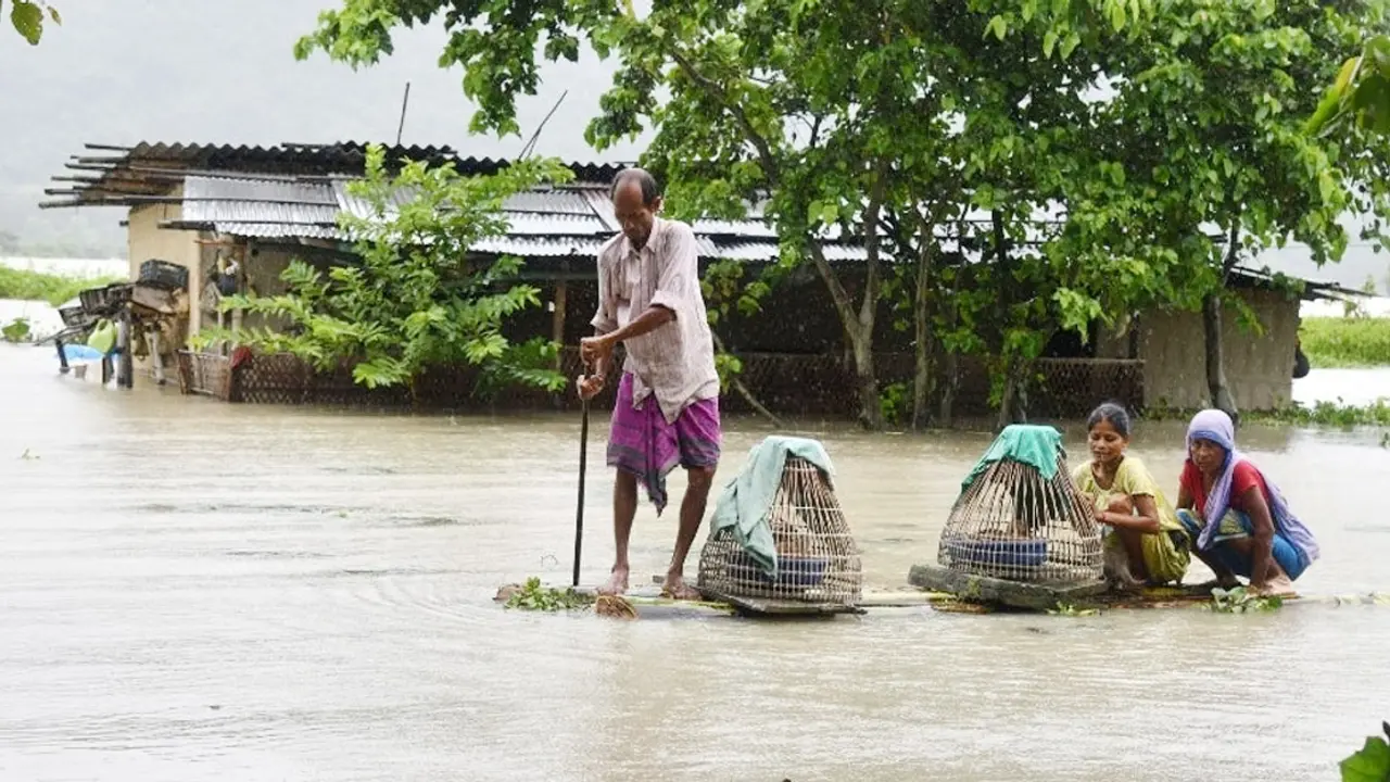 আসামে বন্যায় ৩ জনের প্রাণহানি