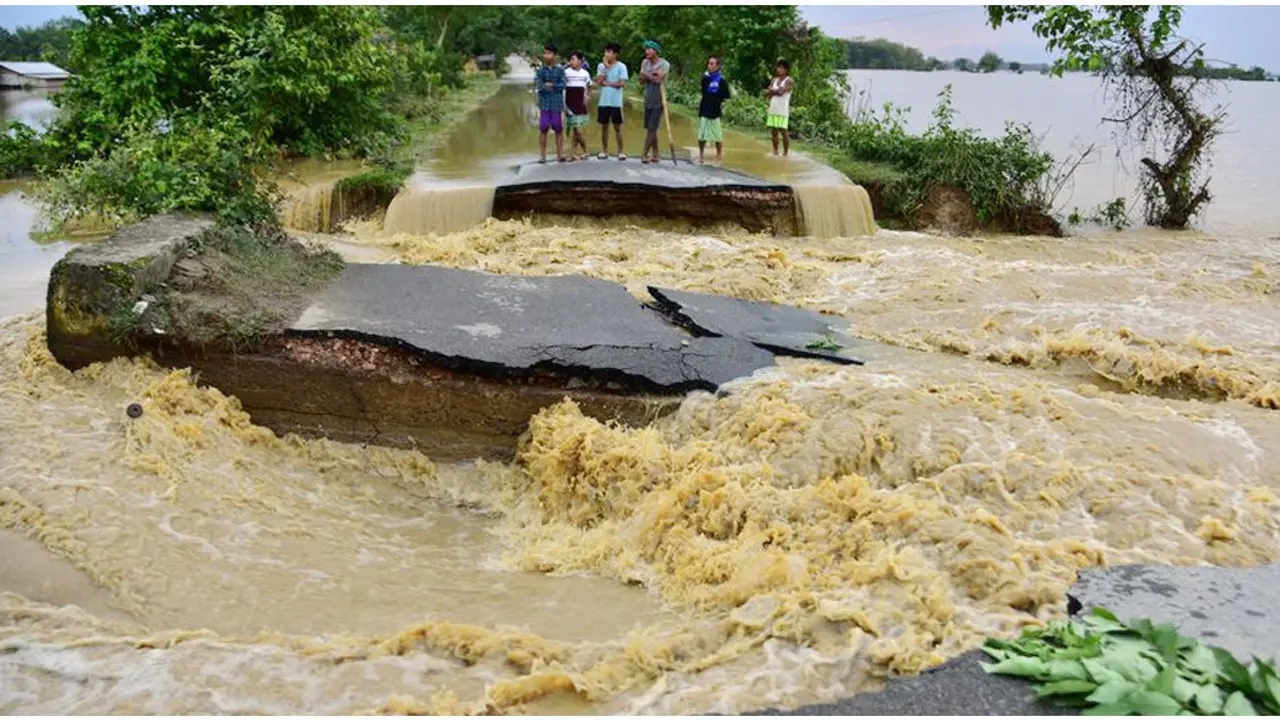 আসামে ভয়াবহ বন্যায় মৃত ২৫, বাস্তুচ্যুত হাজার হাজার