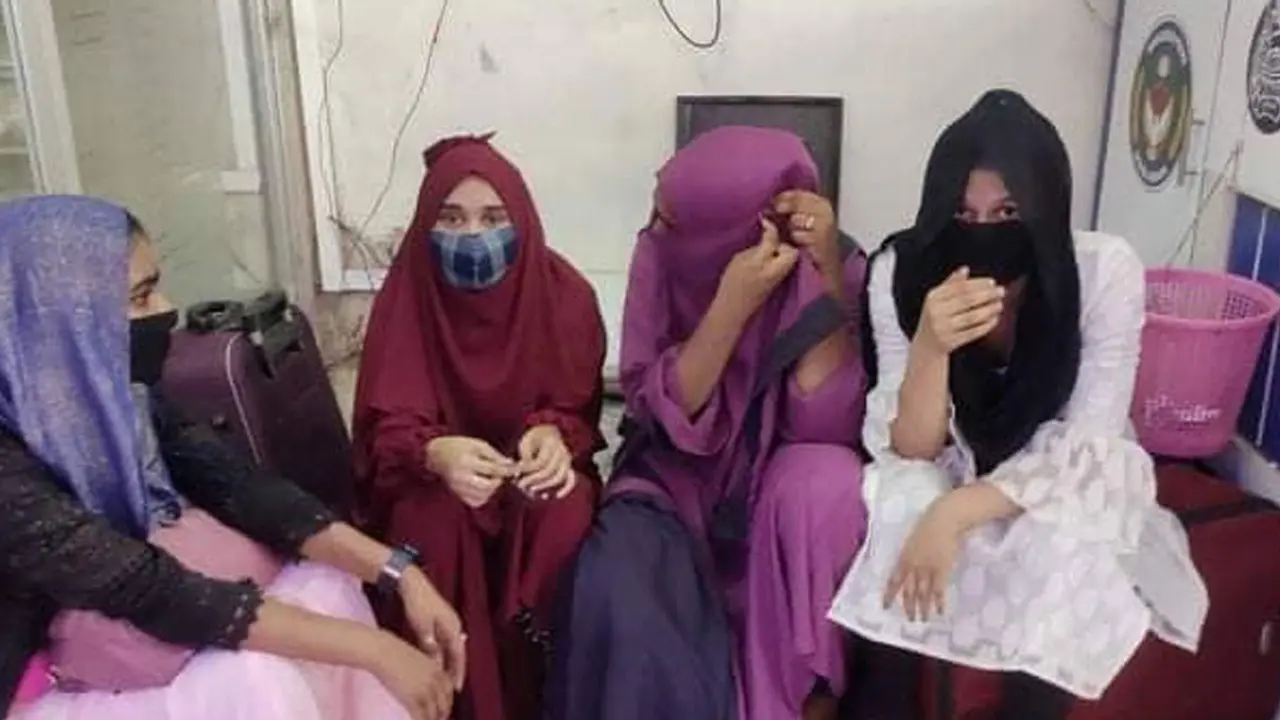 দেশে ফিরলেন ভারতে পাচার হওয়া ৫ তরুণী