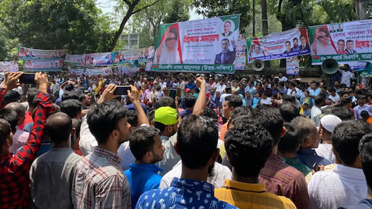 প্রেস ক্লাবের সামনে বিএনপির বিক্ষোভ, পুলিশের সতর্ক অবস্থান