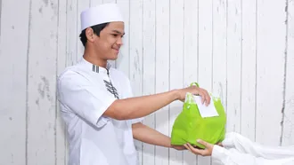 Adopt a ‘giving’ lifestyle to be successful