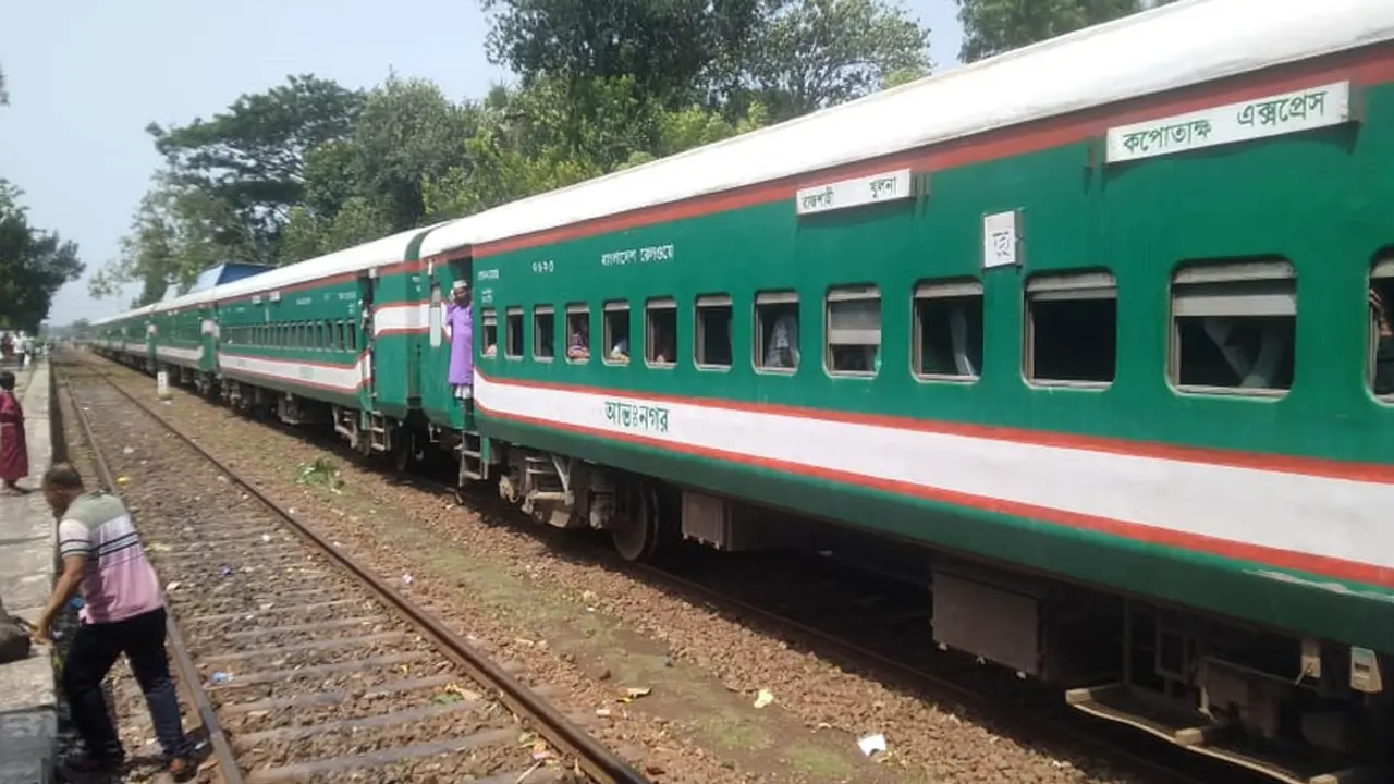 খুলনার সঙ্গে সারা দেশের রেল যোগাযোগ বন্ধ