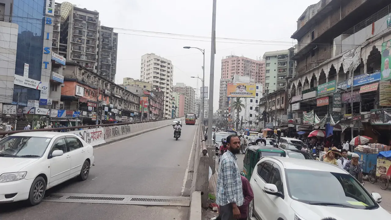 সরব হচ্ছে ঢাকা, বিভিন্ন সড়কে যানজট