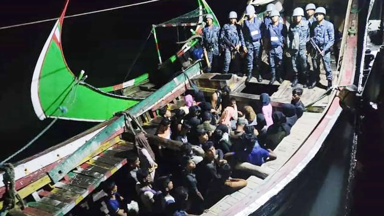 সেন্ট মার্টিন থেকে মালয়েশিয়াগামী ৩৩ রোহিঙ্গা উদ্ধার
