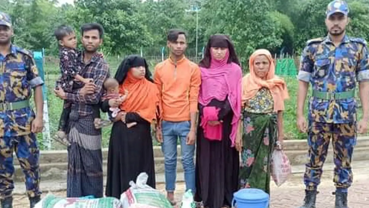ভারত থেকে পালিয়ে কক্সবাজারে আসা ৭ রোহিঙ্গা আটক