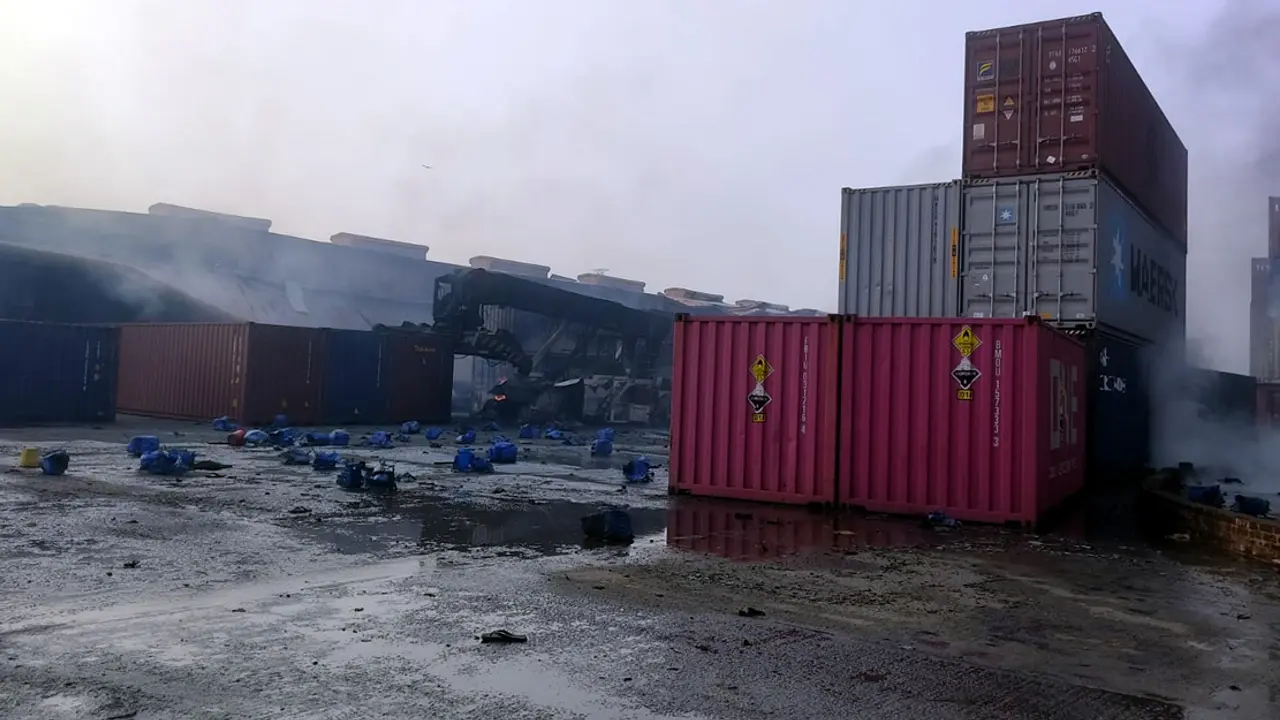 কনটেইনার ডিপোতে আগুন, নিহত বেড়ে ১৬