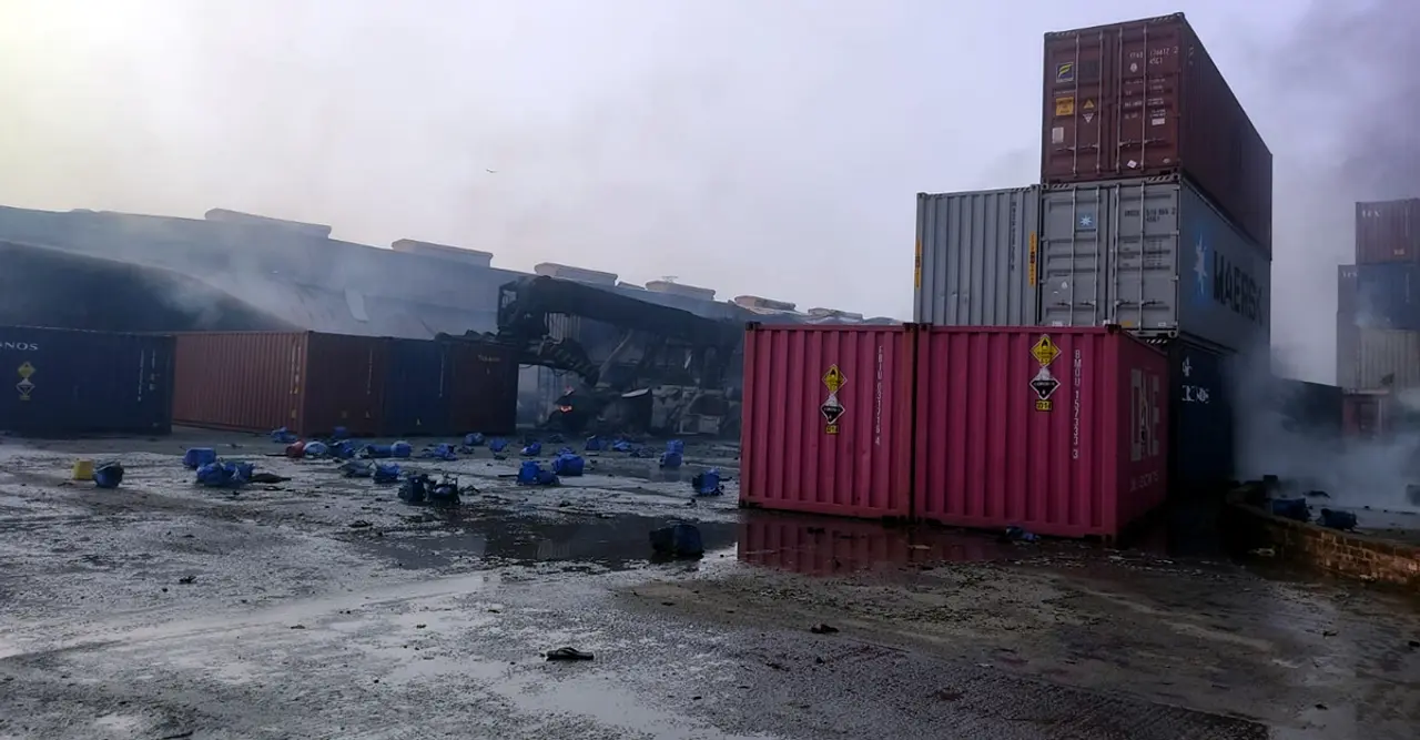 কনটেইনার ডিপোতে আগুন, নিহত বেড়ে ১৬