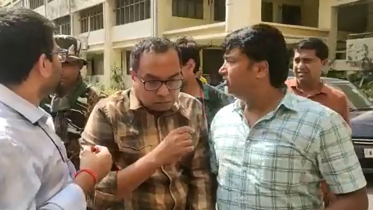 পি কে হালদার ভারতে গ্রেপ্তার
