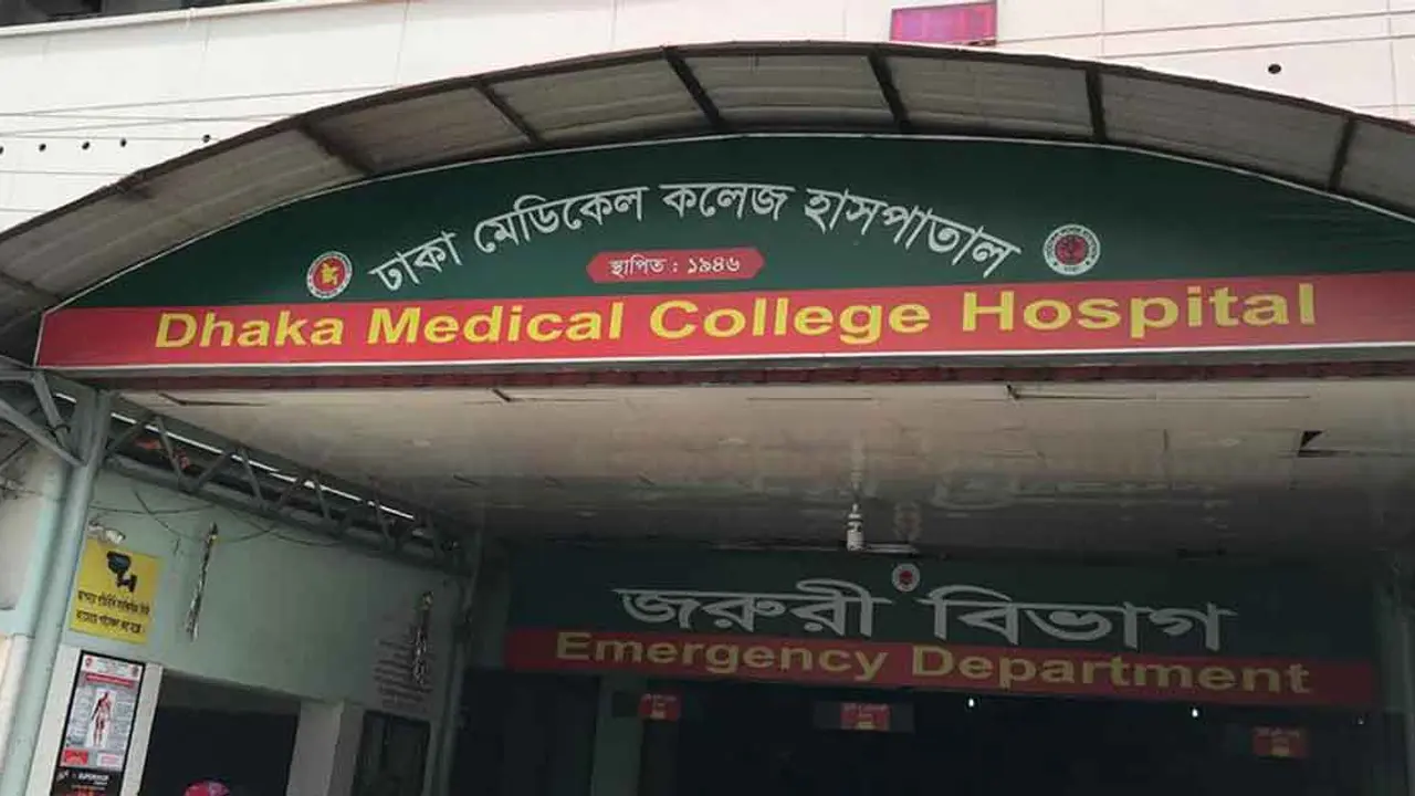 বদরুন্নেসা কলেজে সংঘর্ষ : আহত ১০ শিক্ষার্থী ঢামেকে