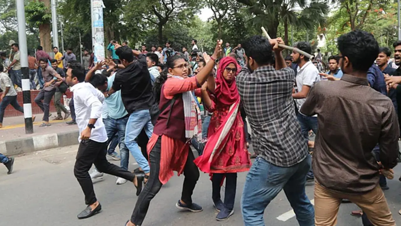ছাত্রলীগের ৩২ জনের নামে ছাত্রদল নেত্রীর মামলা