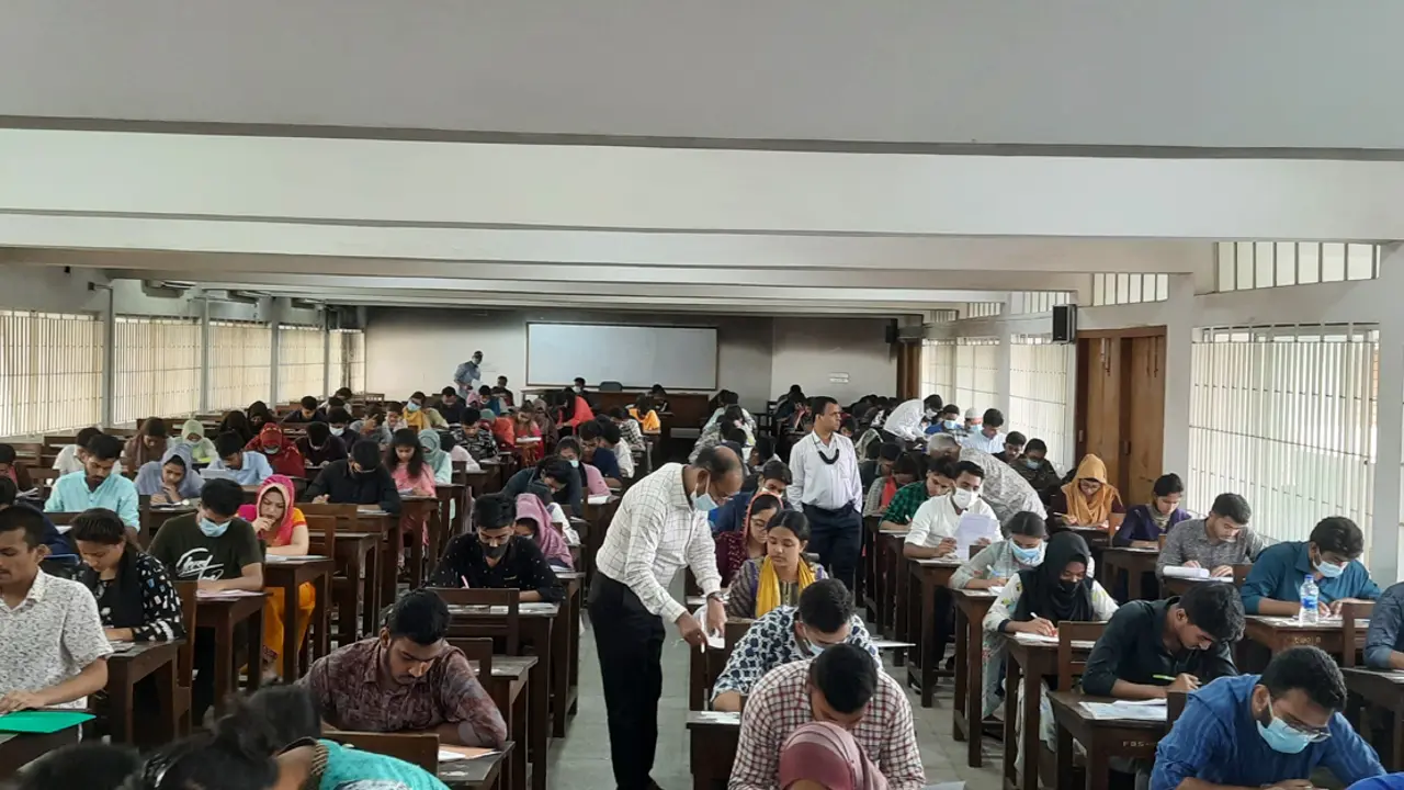 ঢাবির ‘খ’ ইউনিটের ভর্তি পরীক্ষা আজ, প্রতি আসনে লড়বেন ৩৩ জন