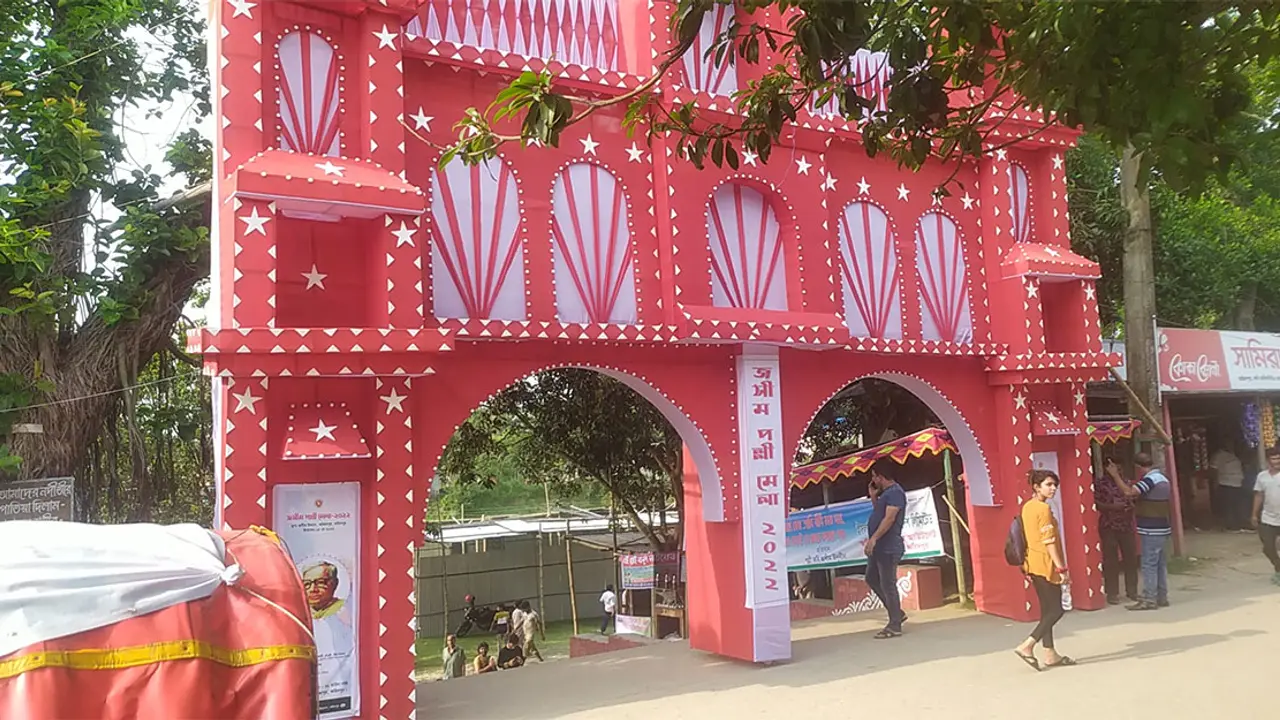 ফরিদপুরে শুরু ১৫ দিনব্যাপী জসীম পল্লী মেলা