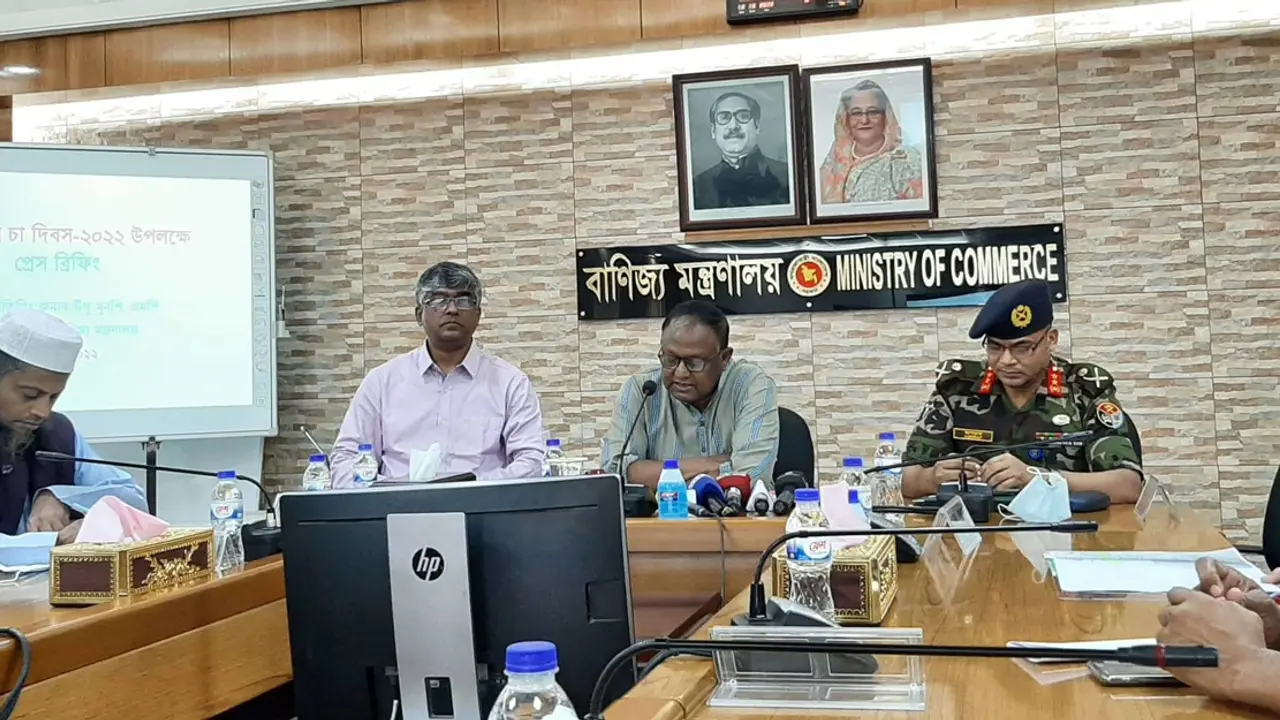 তেলের দাম বাড়ার সম্ভাবনা নেই, বরং কমবে : বাণিজ্যমন্ত্রী