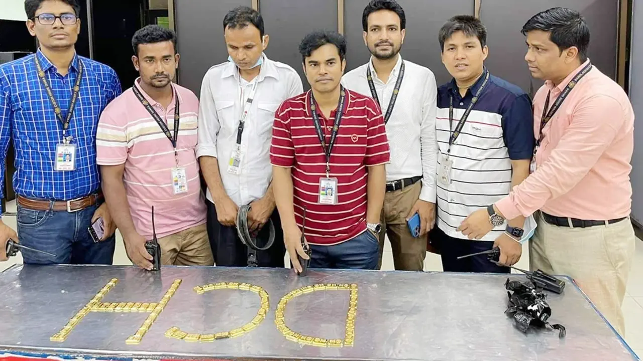 বাঁধা উপেক্ষা করে বিএফসিসি থেকে ৮ কেজি সোনা জব্দ করল কাস্টমস