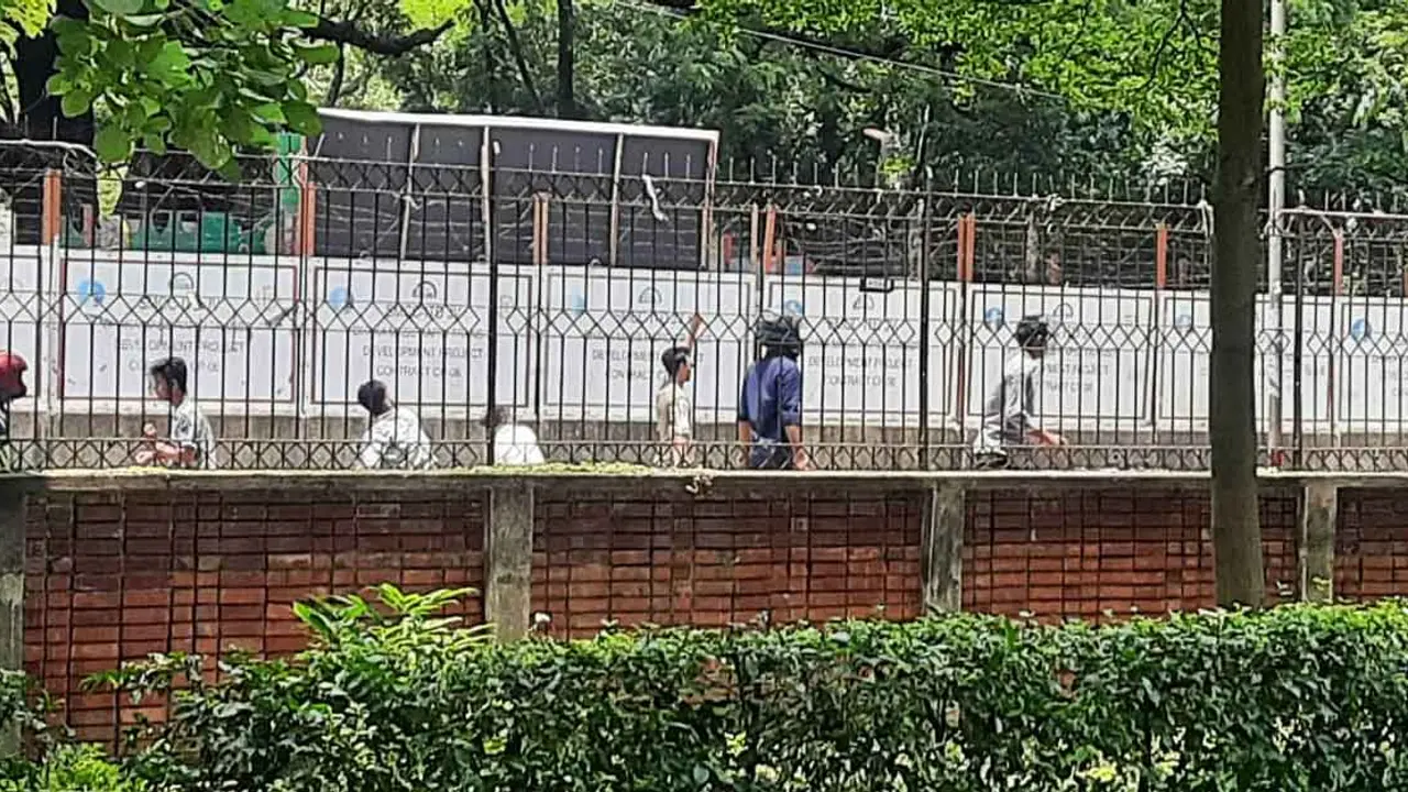 কার্জন হল এলাকায় ছাত্রলীগ-ছাত্রদল সংঘর্ষ